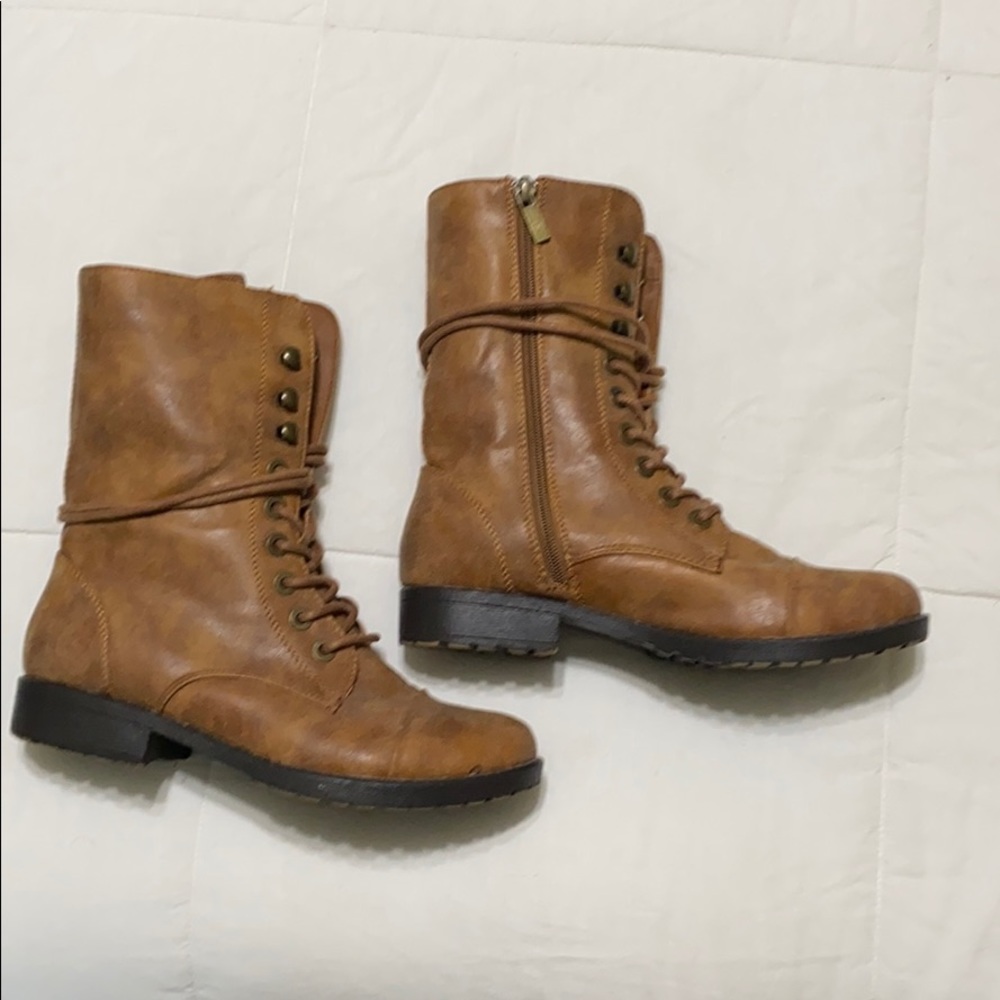 Combat boots